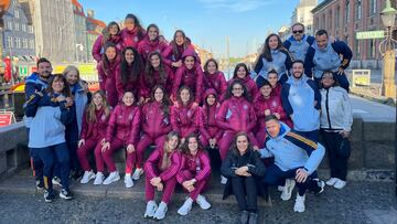 Las jugadoras de la Selección Sub-17 y su cuerpo técnico, de paseo durante la Eurocopa femenina 2024.