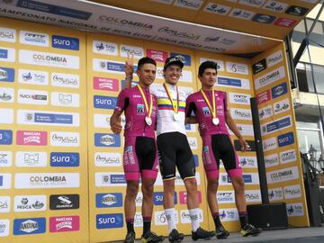 Daniel Arroyave, ciclista del Team Emirates, se quedó con la medalla de oro en la prueba de élite de la categoría Sub 23, del Campeonato Nacional de Ruta. Óscar Guzmán y Cristian Pico se quedaron con el segundo y tercer puesto.