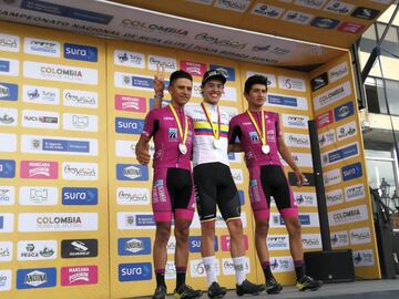 Daniel Arroyave, ciclista del Team Emirates, se quedó con la medalla de oro en la prueba de élite de la categoría Sub 23, del Campeonato Nacional de Ruta. Óscar Guzmán y Cristian Pico se quedaron con el segundo y tercer puesto. 