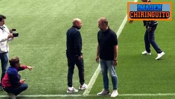 El perico echa humo con lo que hizo Flick en la foto protocolaria del derbi