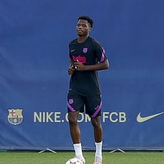 Ansu, entrenándose en solitario en el Camp Nou