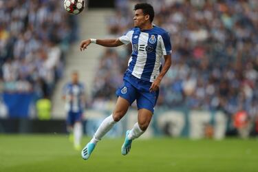 El extremo, quien se convirtió en nuevo jugador del Porto, inició la pretemporada como suplente y de a poco ha logrado hacerse con un lugar en el once inicial. Ha sumado minutos en los diferentes amistosos frente a Fulham, Betis, Getafe, Mónaco y Sporting Braga. Anotó dos goles en el juego frente al Porto B.