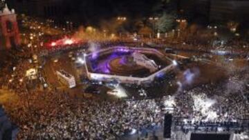 60.000 hinchas blancos resistieron hasta las 4:00 de la mañana para ver a sus héroes.
