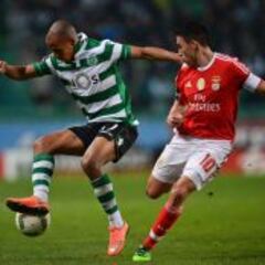 El gol de Mitroglou le vale al Benfica para ponerse líder