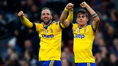 LONDON, ENGLAND - MARCH 07:  Paulo Dybala (R) of Juventus celebrates with his team mate Gonzalo Higuain after scoring his team&#039;s second goal during the UEFA Champions League Round of 16 Second Leg match between Tottenham Hotspur and Juventus at Wembl