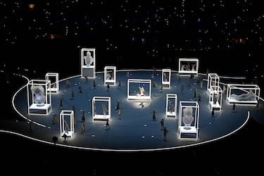 Bailarines de la Accademia del Teatro alla Scala durante la ceremonia inaugural de los Juegos Olímpicos de Invierno Milán-Cortina en el Estadio San Siro.