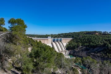 Activa desde 1970 y con una capacidad de 1.112 hectmetros cbicos de agua.