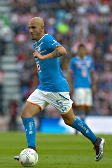 Dos veces monarca continental (en 2005 con Sao Paulo y 2012 con Corinthians), el zaguero brasileño Fabio Santos forma parte del Cruz Azul desde el Apertura 2015.