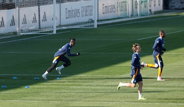 Vinicius, con Alaba y Modric en el entrenamiento de este jueves.