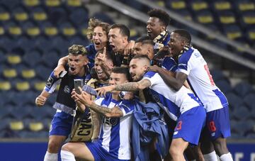 Matheus Uribe y Luis Díaz consiguieron con el Porto el título de la Primeira Liga al vencer 2-0 al Sporting de Lisboa. Los dirigidos por Sergio Conceicao pudieron celebrar faltando dos jornadas por disputarse. 