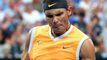 Rafael Nadal celebra un punto ante Novak Djokovic durante la final del Open de Australia 2019.