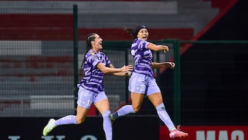 Aaliyah Farmer festeja un gol con la camiseta de los Tigres.