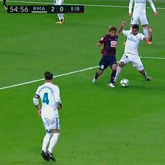 Inui reconoce que no es penalti de Casemiro, que se dejó caer