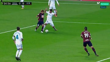 Hubo penalti de Casemiro a Inui
