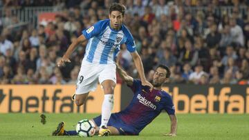 Cecchini, cuyo fichaje cost&oacute; 4,6 millones de euros, en una lance ante Busquets en un partido contra el Barcelona.