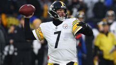 Ben Roethlisberger of the Pittsburgh Steelers throws the ball in overtime during the game against the Baltimore Ravens at M&amp;T Bank Stadium on January 09, 2022. 