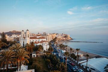 En la foto, vista general de la bahía sur de Ceuta donde se puede observar la catedral y la fortaleza de Monte Hacho.