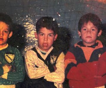 El argentino Carlos Tévez, en el equipo de su barrio en Buenos Aires.