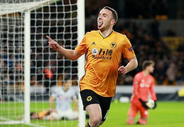 La temporada siguiente, emigró, aún como jugador colchonero, hasta Inglaterra para recalar en las filas del Wolves. Allí se mantuvo cedido hasta 2018, ya que el club inglés pagó la opción de compra por 13 millones de euros para hacerse con los servicios del luso. Jota aportó 44 goles y 13 asistencias en sus 131 partidos vistiendo la camiseta naranja, además de traer para la ciudad de Wolverhampton una Copa de la Liga el mismo año de su fichaje. 