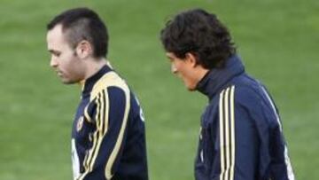 <b>REGRESA.</b> Andrés Iniesta, centrocampista del Barcelona lesionado desde el pasado 4 de noviembre, ha iniciado hoy el trabajo de campo de la recuperación de la rotura en el tabique muscular del recto anterior de la pierna derecha y ha empezado a practicar carrera continua.