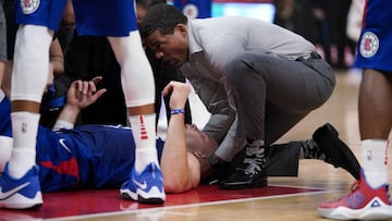 Blake Griffin, en el suelo, tras sufrir la conmoción cerebral.