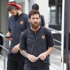 Piqué fue recibido en Madrid entre gritos de "Se queda"