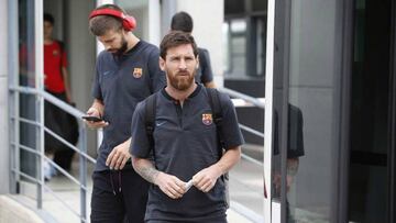 Messi y Piqu&eacute;, a su llegada a Madrid.