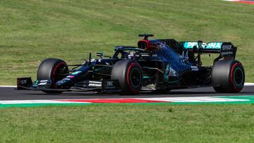 Mercedes' British driver Lewis Hamilton competes during the Tuscany Formula One Grand Prix at the Mugello circuit in Scarperia e San Piero on September 13, 2020. (Photo by JENNIFER LORENZINI / POOL / AFP)