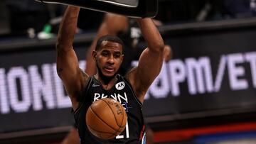 NEW YORK, NEW YORK - APRIL 10: LaMarcus Aldridge #21 of the Brooklyn Nets dunks in the second quarter against the Los Angeles Lakers at Barclays Center on April 10, 2021 in the Brooklyn borough of New York City.NOTE TO USER: User expressly acknowledges and agrees that, by downloading and or using this photograph, User is consenting to the terms and conditions of the Getty Images License Agreement.   Elsa/Getty Images/AFP
 == FOR NEWSPAPERS, INTERNET, TELCOS &amp; TELEVISION USE ONLY ==