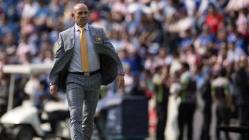 El estratega español del Cruz Azul también se refirió al arbitraje, pues La Máquina sufrió la expulsión de Adrián Aldrete y elementos del cuerpo técnico.