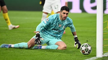Sporting's Portuguese goalkeeper #24 Rui Silva watches the ball during the UEFA Champions League second-leg knockout round play-off football match BVB Borussia Dortmund vs Sporting CP at the Signal Iduna stadium in Dortmund, western Germany, on February 19, 2025. (Photo by UWE KRAFT / AFP)