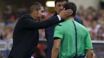 Simeone tras su expulsión.