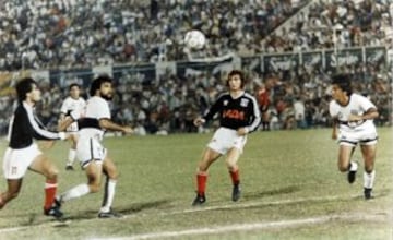 Colo Colo dio el primer paso en la final sacando un sufrido empate 0-0 en Asunción. En la vuelta haría la segunda parte.