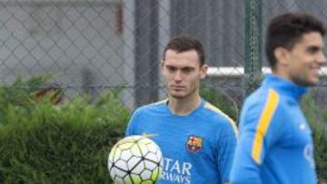 Vermaelen recibe el alta, se entrena y viaja a Bielorrusia