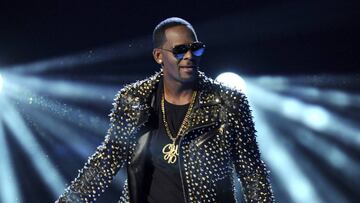 El cantante y exbasquetbolista profesional fue acusado de abuso sexual agravado a menores. La fiscalía estatal del condado de Cook fue quien emitió imputación.