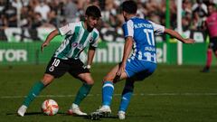 Pablo Torre ante De Vicente en el Racing-Deportivo de la primera vuelta.