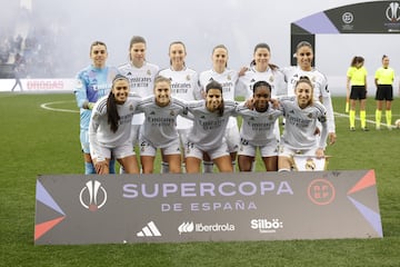 El once del Real Madrid CF (1-4-2-3-1): Misa; Antonia Silva, Lakrar, Mara Mndez, Olga; Toletti, Angeldahl; Alba Redondo, Weir, Linda Caicedo; Bruun. 



FORMACION