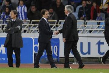 Arrasate y Ancelotti se saludan al final del partido.