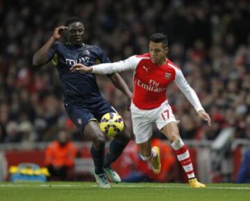 Alexis Sánchez se llevó los abrazos y los aplausos en la nueva victoria del Arsenal ante el Southampton. 