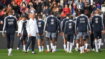 Didier Deschamps durante el entrenamiento de Francia.