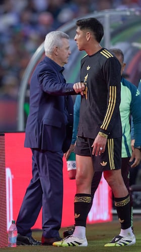 Javier Aguirre head coach and Edson Alvarez of Mexico during the match Mexico National Team Mexico and Japan National team as part International Friendly match at Oakland-Alameda County Coliseum, on September 06 2025, in Oakland, California, United States.