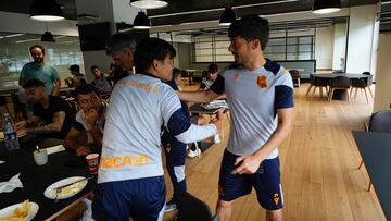 Kubo saluda a Silva en Zubieta.