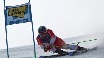 Josua Mettler, uno de los esquiadores que pudieron hacer el descenso antes de su cancelación.