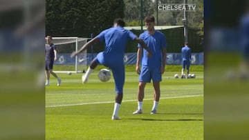 El futuro del Chelsea: Pulisic y Hudson hacen magia freestyle