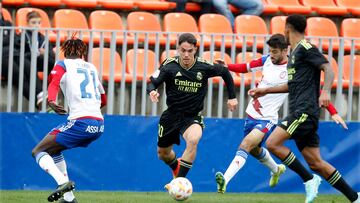 Al Castilla le bastan tres minutos para remontar en el Cerro