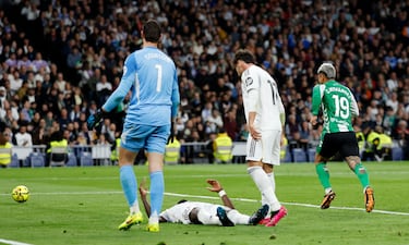 El jugador del Real Betis, Cucho Hernández, marca el 3-1 al Real Madrid. 