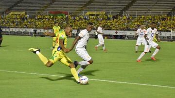 Edwar López durante el partido entre Huila y Envigado por la fecha 17 de la Liga Águila II-2018