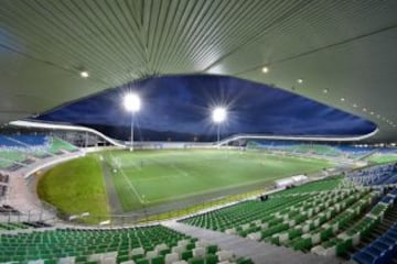 El Estadio Chinquihue está ubicado en Puerto Montt y será la sede más al sur de Chile. Es el estadio más al sur en el fútbol profesional chileno y con superficie sintética. Con una capacidad de 10 mil espectadores, albergará duelos del Grupo E, del F y un duelo de Octavos de Final.