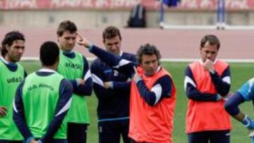<b>INCISIVO. </b>Lillo, dando instrucciones a sus jugadores.