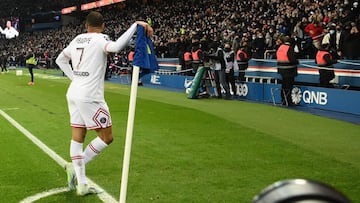 Mbapp&eacute; celebra su gol ante el Stade de Rennes. 